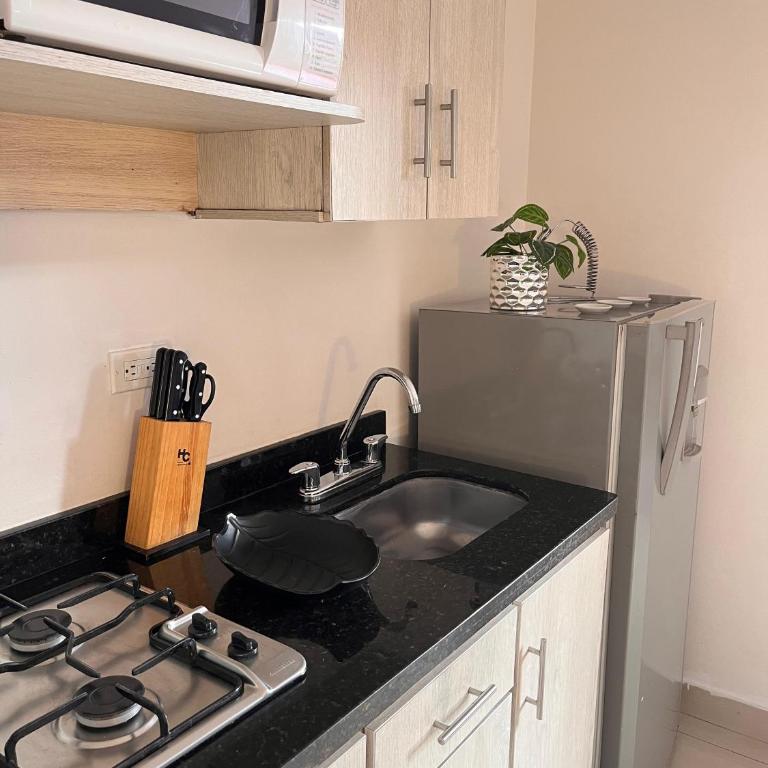 Por el mismo precio hasta 5 personas Poblado ApartaSuite - Habitación Familiar Deluxe - 25