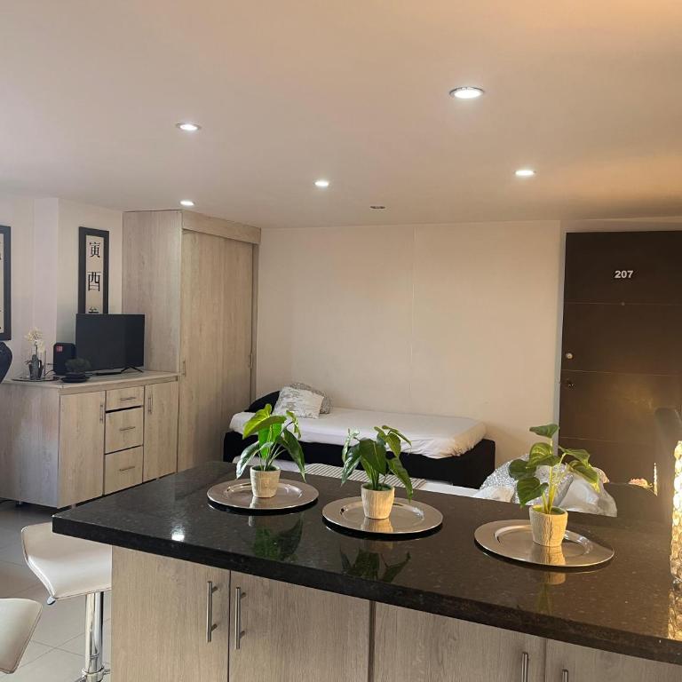 Por el mismo precio hasta 5 personas Poblado ApartaSuite - Habitación Familiar Deluxe - 7