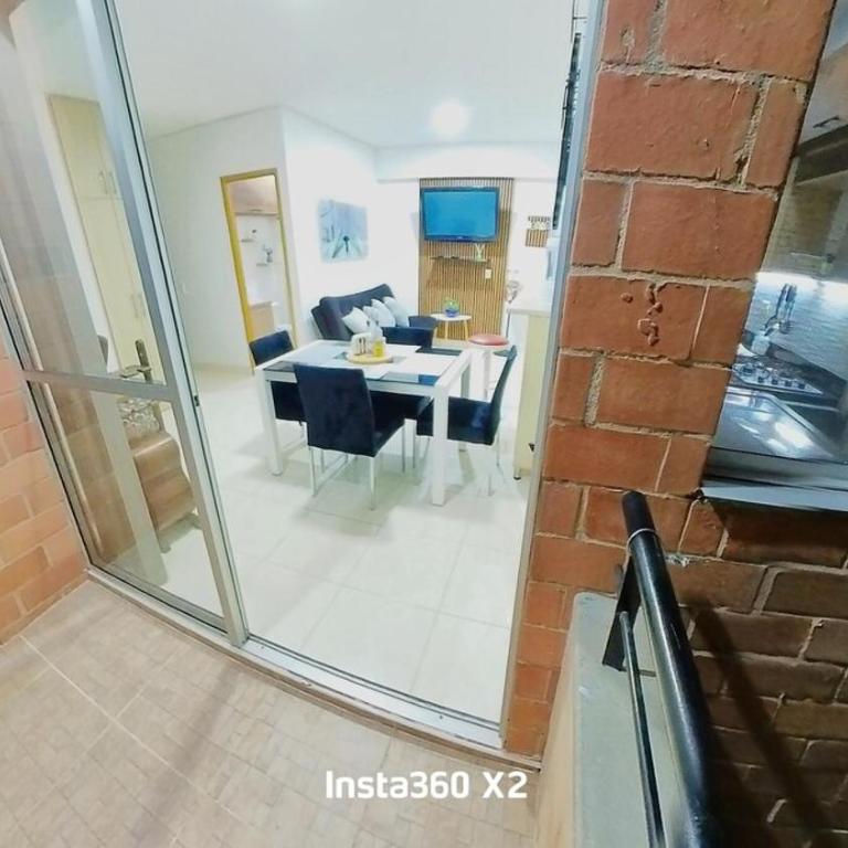 Apto cerca a la estación Niquia con piscina - Apartamento de 2 dormitorios - 45