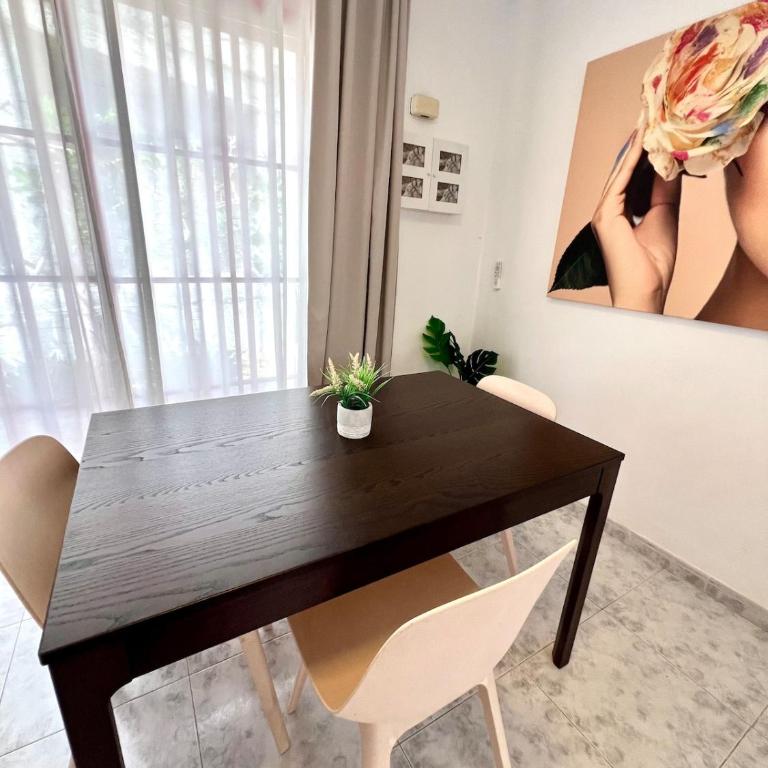 Quiet Corner by the Beach - Two-Room Apartment - 3