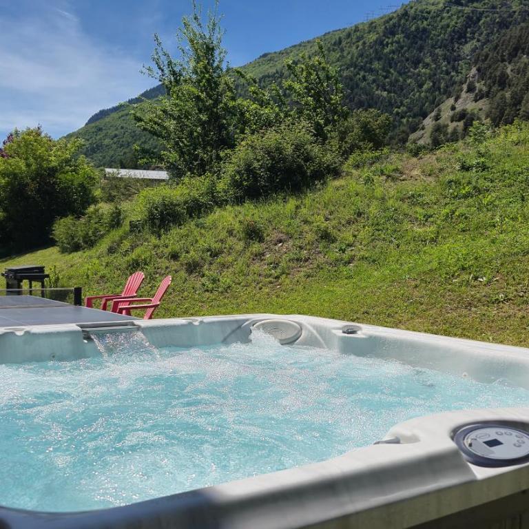 Chalet neuf, Jacuzzi, piscine privée mai-sept, pétanque, proche Paradiski - Chalet - 38