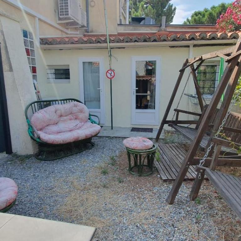 Small bedroom with kitchinette private garden 100 metres from sea - Maison de Vacances - 4