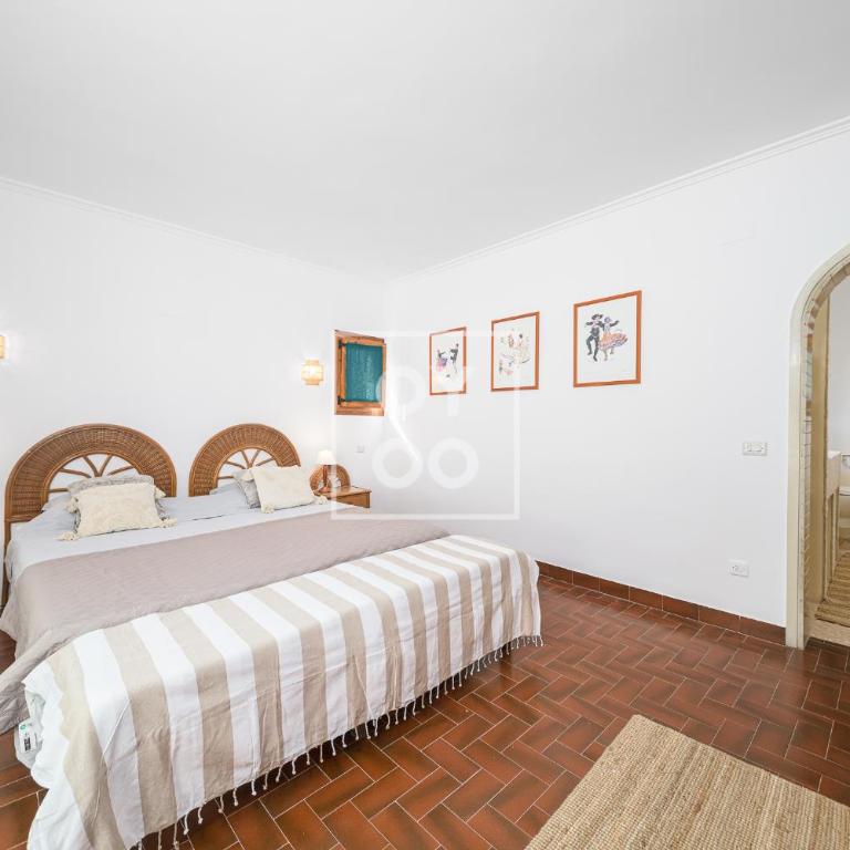 Villa El Monte de Moraira, private pool, sea views - by OYOOSTAYS - Three-Bedroom Vacation Home - 12