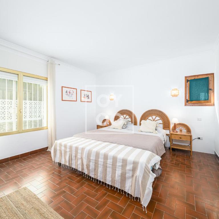 Villa El Monte de Moraira, private pool, sea views - by OYOOSTAYS - Three-Bedroom Vacation Home - 4