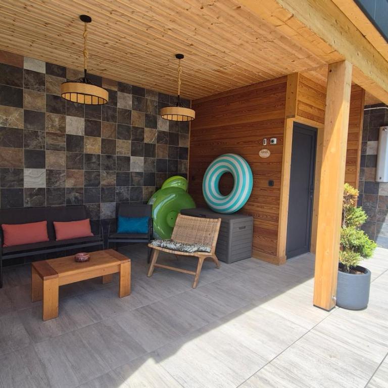 Chalet neuf, Jacuzzi, piscine privée mai-sept, pétanque, proche Paradiski - Chalet - 9