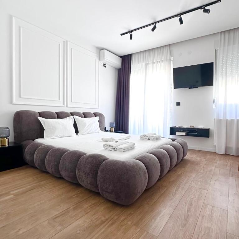 Zuma Lux Apartments - One-Bedroom Apartment - 3