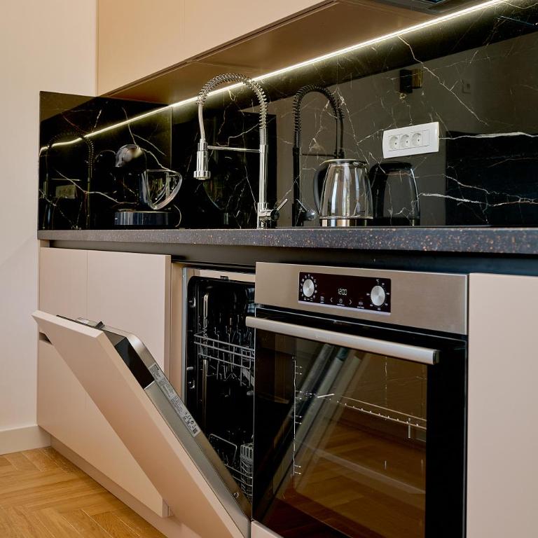 Skyline resort CG - Deluxe One-Bedroom Apartment - 7