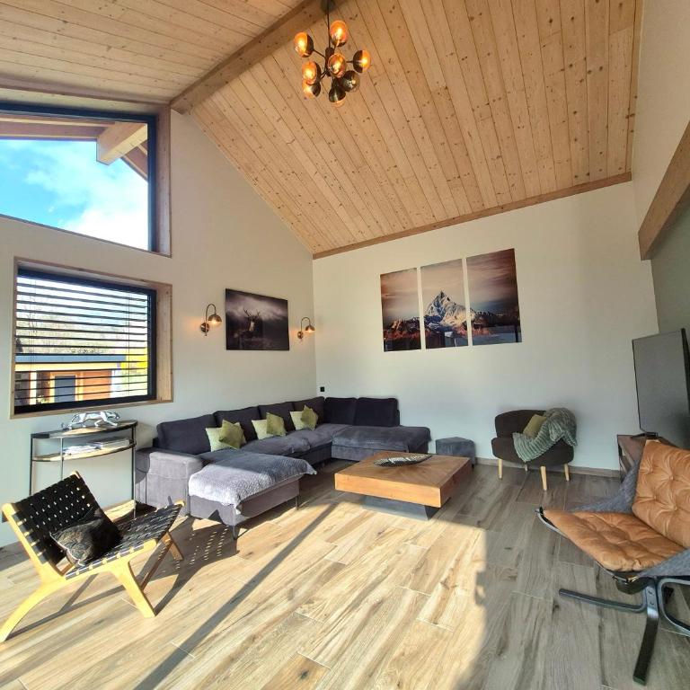 Chalet neuf, Jacuzzi, piscine privée mai-sept, pétanque, proche Paradiski - Chalet - 16