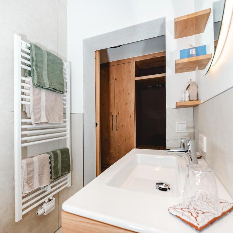 Pension Hauserhof - Deluxe Doppelzimmer mit Balkon - 8