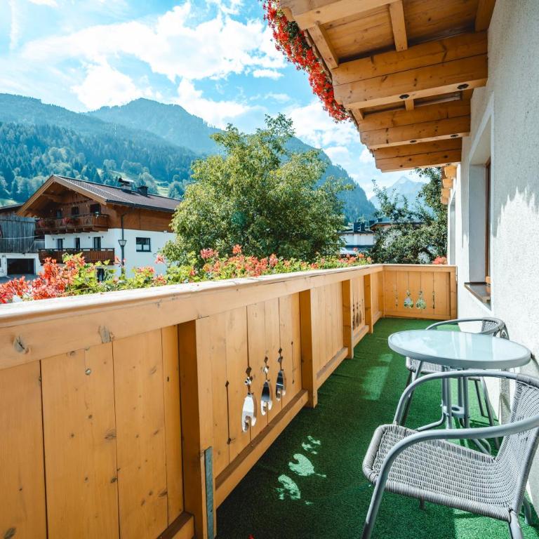 Pension Hauserhof - Deluxe Doppelzimmer mit Balkon - 13