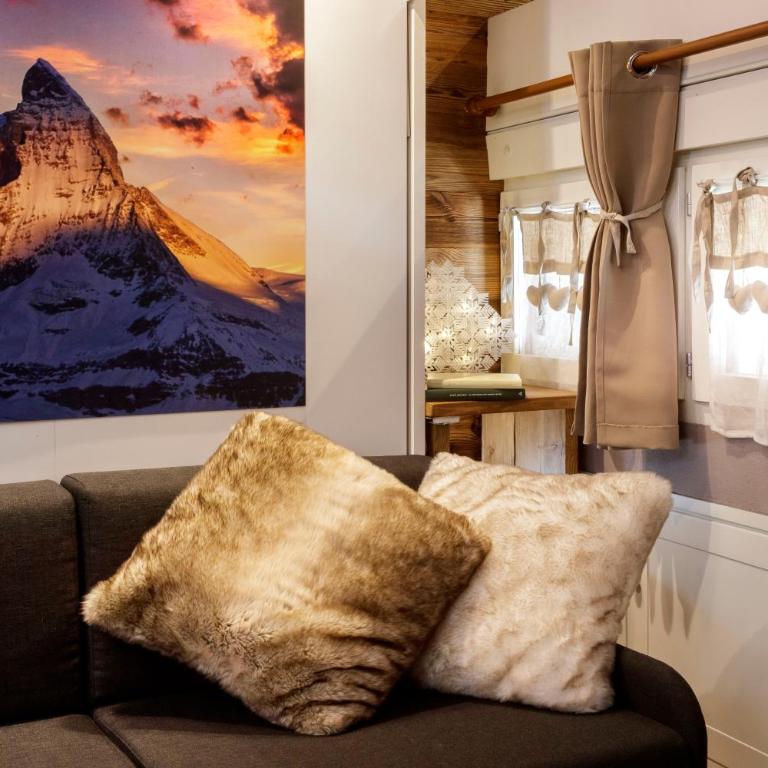 HelloCHALET Cervinia - Ski-in Ski-out Studio, 200mt at Plan Maison Lift - Monolocale con Divano-Letto - 1