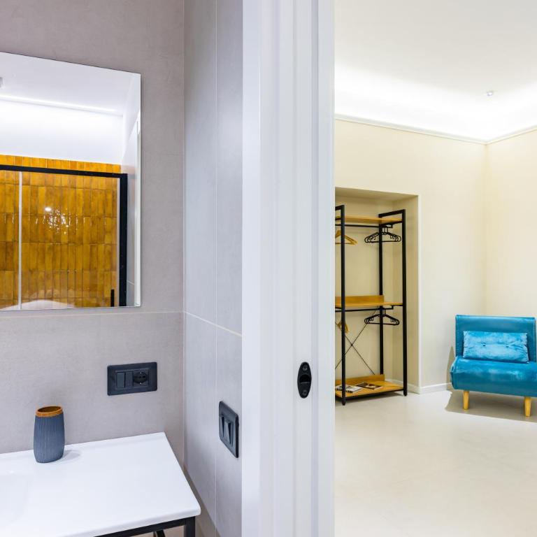 Modern Spacious Apartment in the Heart of Naples - Apartment - 62