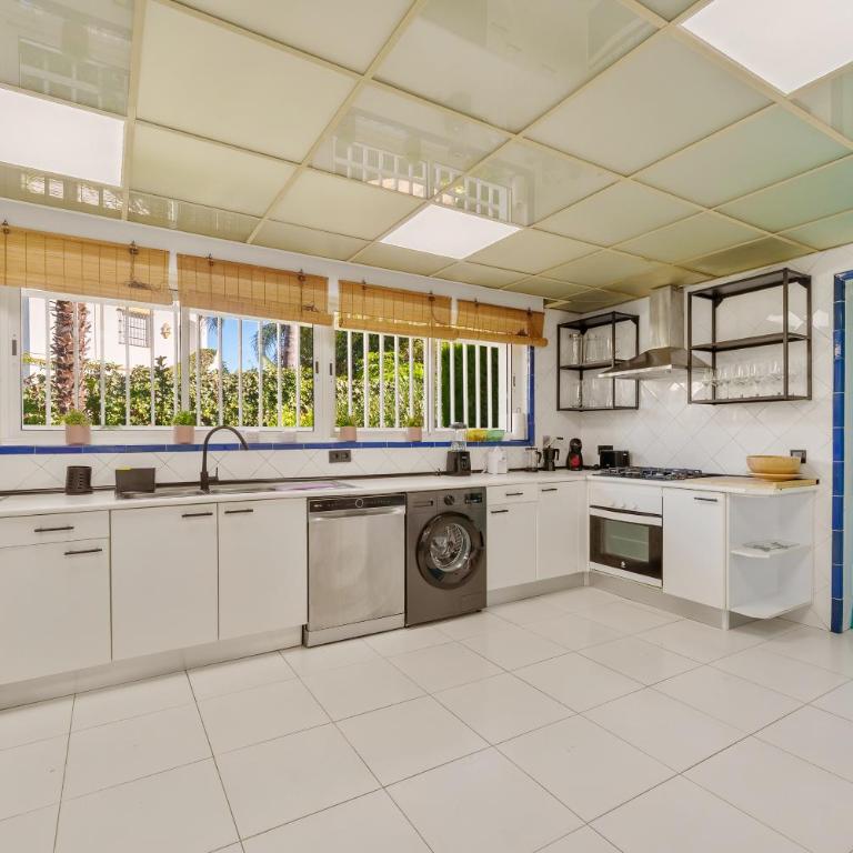 Casa el Sur Beachside in Marbella - Villa - 30