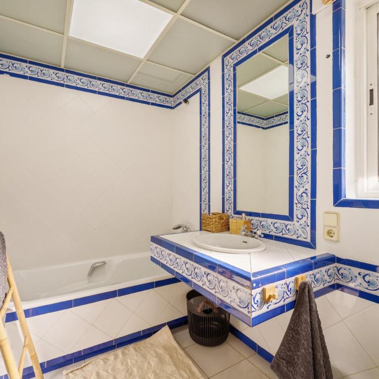 Casa el Sur Beachside in Marbella - Villa - 44