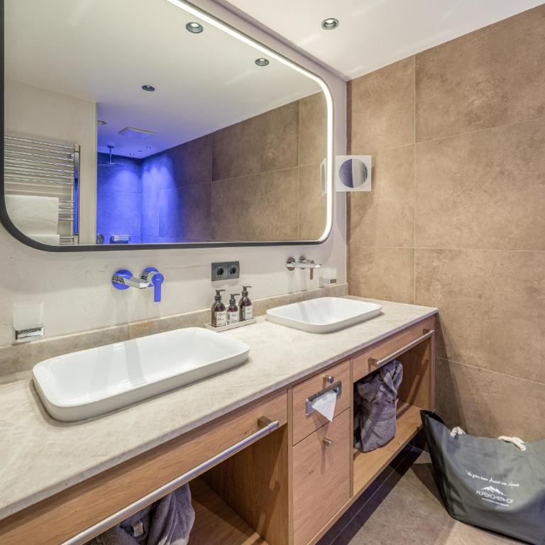 Alpbacherhof - Mountain & Spa Resort - Deluxe Doppelzimmer mit Balkon - 6