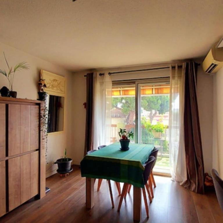 Apartment with balcony 5 minutes walk from the sea - Apartamento - 2