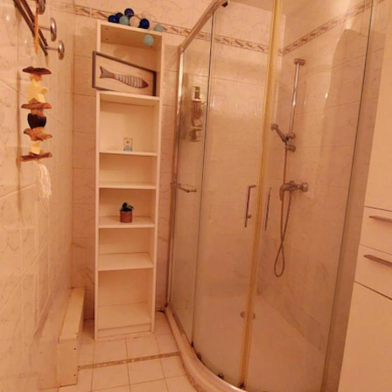Apartment with balcony 5 minutes walk from the sea - Apartamento - 9