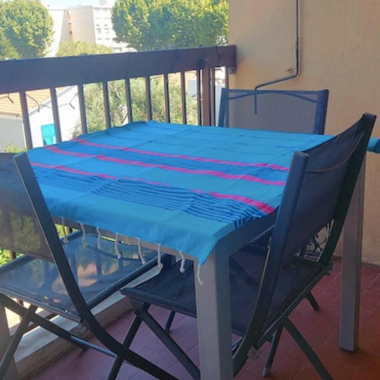 Apartment with balcony 5 minutes walk from the sea - Apartamento - 12