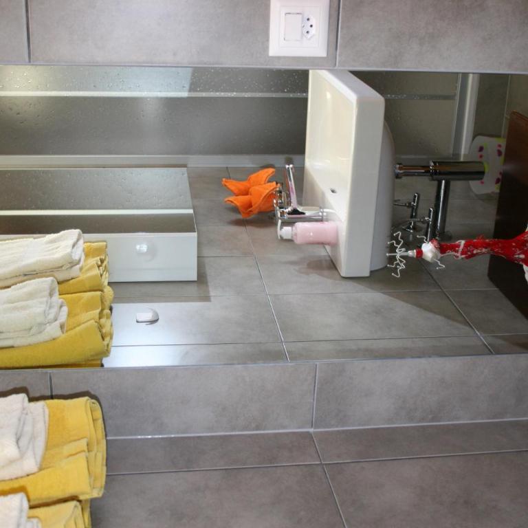 B&B Café de la Poste - Zweibettzimmer mit eigenem Bad - 15