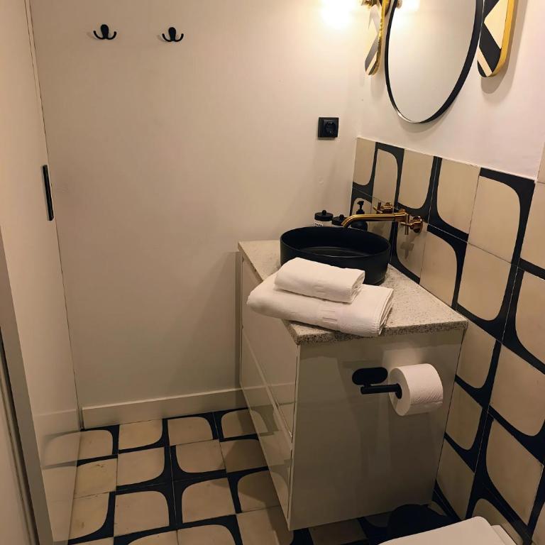 Beautiful Duplex Private Patio Alicante Center - Two-Bedroom Apartment - 13