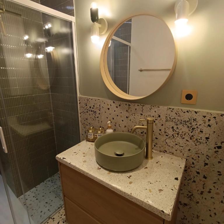 Beautiful Duplex Private Patio Alicante Center - Two-Bedroom Apartment - 27