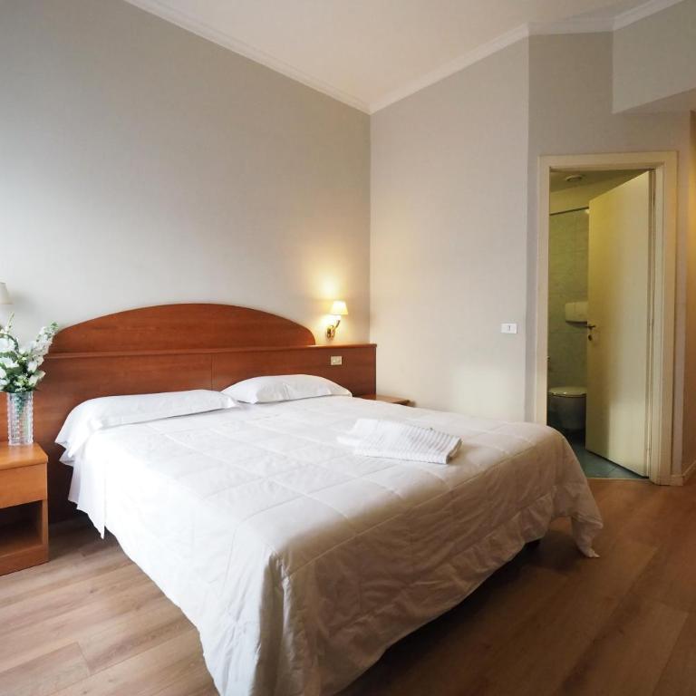 Hotel Laura - Standard Double Room - 6