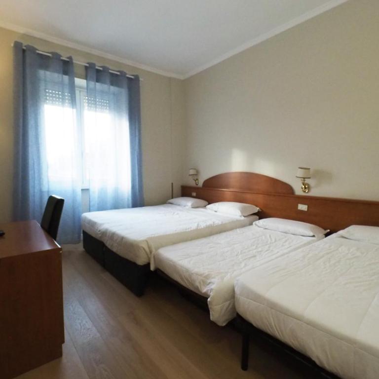 Hotel Laura - Classic Quadruple Room - 4