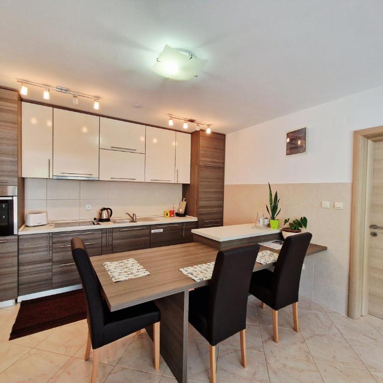 Apartments Andrija - Apartment with Garden View - 7