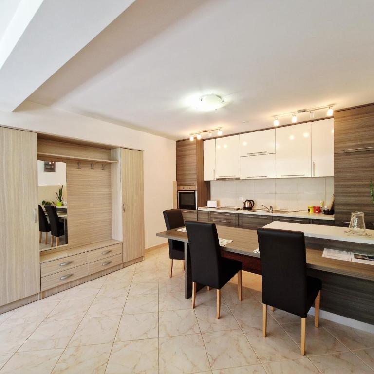 Apartments Andrija - Apartment with Garden View - 6