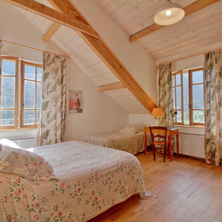 Bel Arrayo - gîte d'accueil de montagne - chambres d'hôtes - Double Room with Mountain View - 1