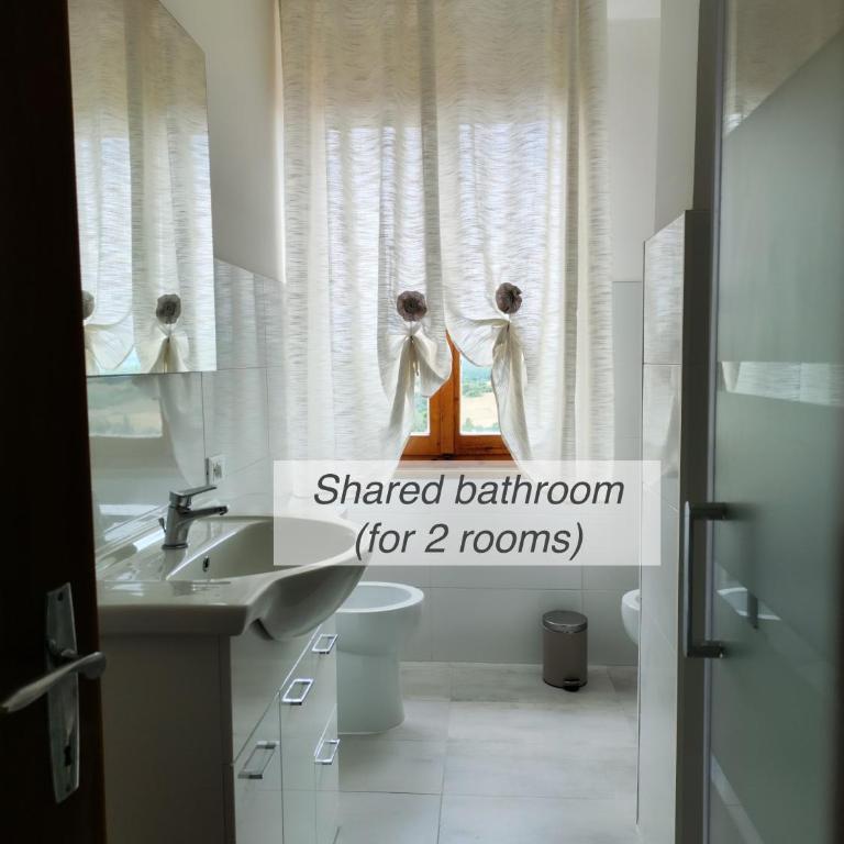 Siena Alta, Ospitalità con Vista - Camera Matrimoniale/Doppia con Letti Singoli con Bagno in Comune - 8