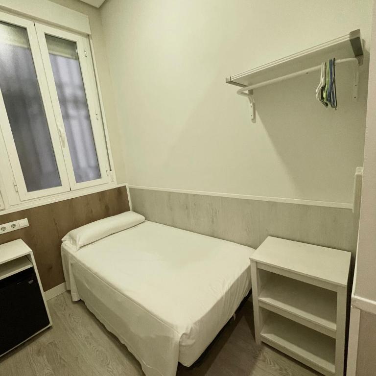 Hostal Madrid - Chambre Simple Intérieure - 3