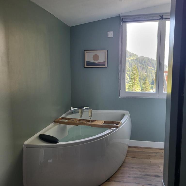 Auberge Restaurant du Virage - Suite avec Baignoire Spa - 10