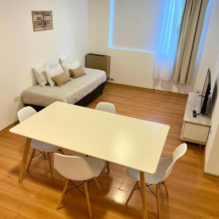 Amplio departamento renovado en el centro de la ciudad - Apartamento Clásico - 19