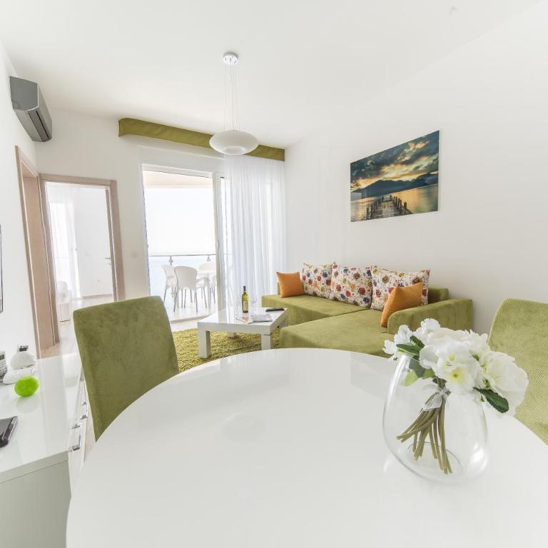 Nautilus Apartments - Two-Bedroom Apartment with Sea View - 3