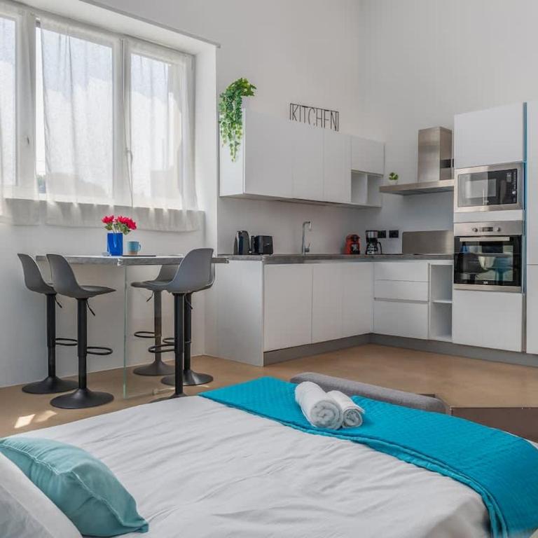 Bold Corner - Authentic district close to Center - Two-Bedroom Apartment - 17