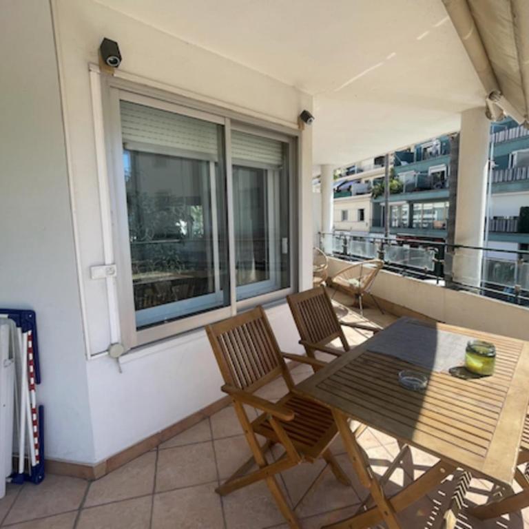 Facing the sea 2 steps from the beaches - Apartment - 24