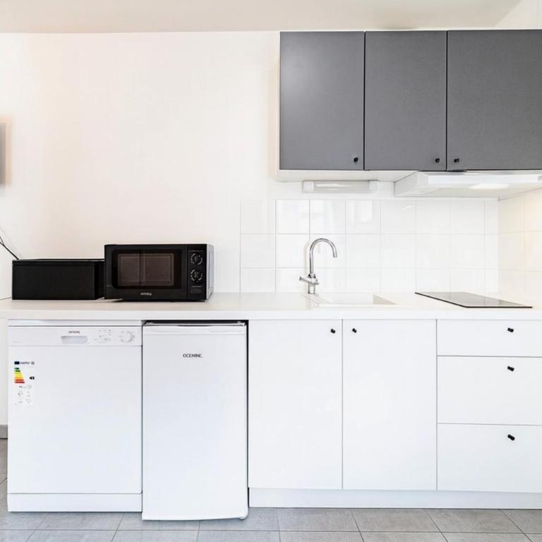 Bright studio with garage - Valmy District - Appartement - 1