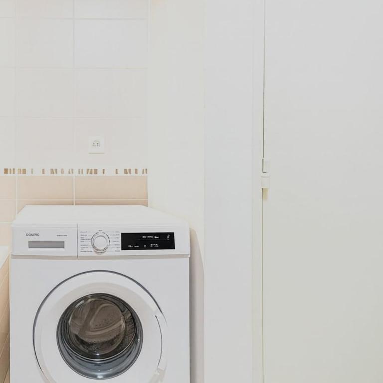 Bright studio with garage - Valmy District - Appartement - 5