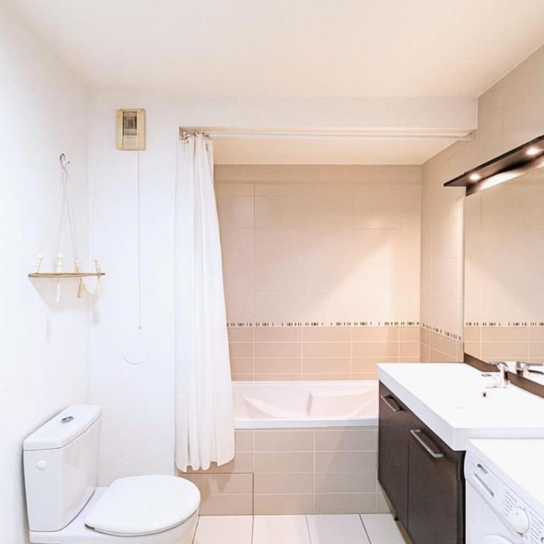 Bright studio with garage - Valmy District - Appartement - 4