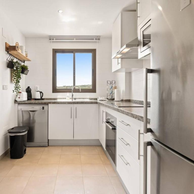 Family Friendly 2BR in Casares Pool and Padel Fun - Apartamento - 9