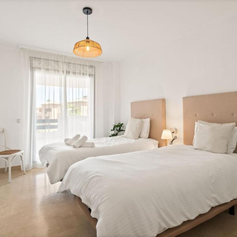 Family Friendly 2BR in Casares Pool and Padel Fun - Apartamento - 13
