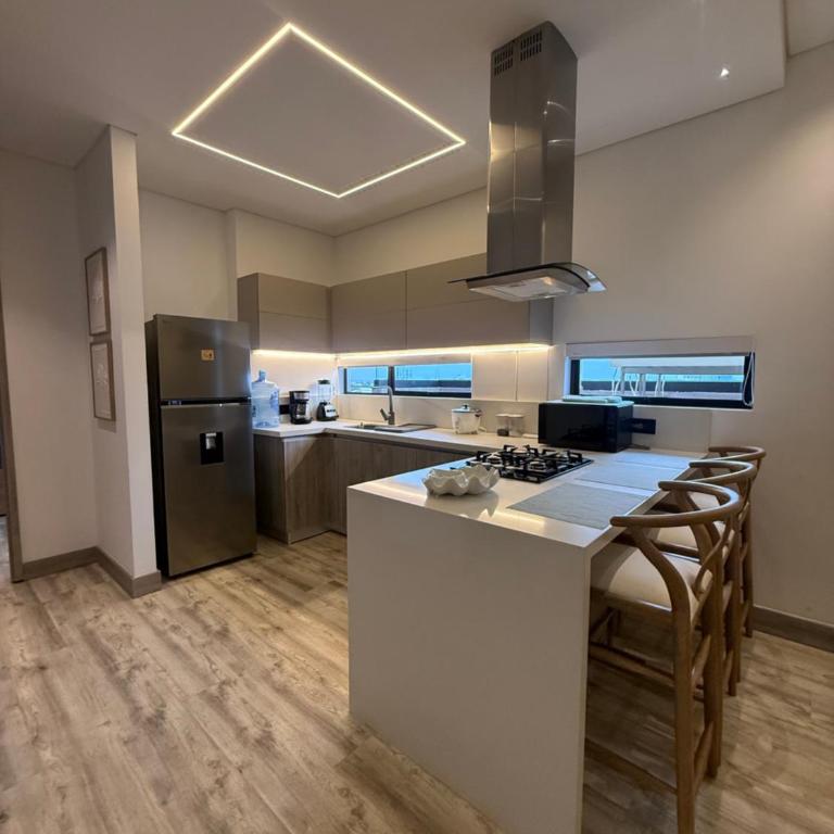 Penthouse con jacuzzi privado, balcón y vista al mar - Apartamento Deluxe de 2 dormitorios con vistas al mar - 9