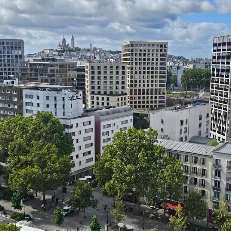 Chambres lumineuses avec vue sur Paris Montmartre - Double Room with Shared Bathroom - 4