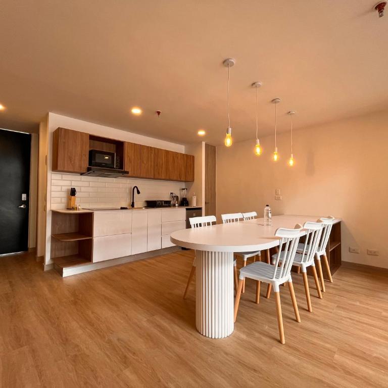 Enchanted Elegance in Laureles - Apartamento Dúplex - 12