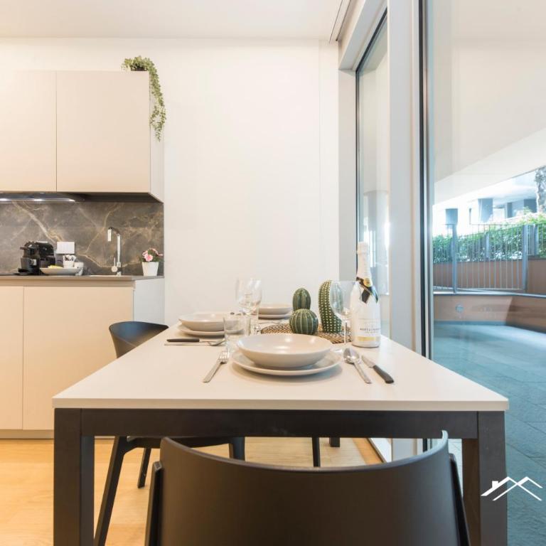 Waterfront Lux, 1BR, AC, Parking, GYM, Wifi By Tilo - Deluxe One-Bedroom Apartment - 17