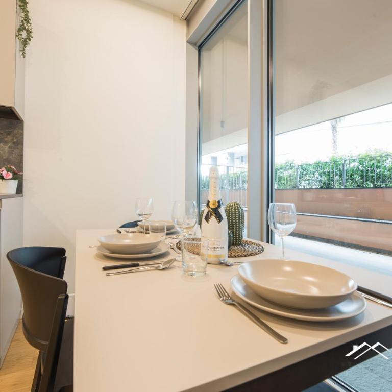Waterfront Lux, 1BR, AC, Parking, GYM, Wifi By Tilo - Deluxe One-Bedroom Apartment - 18