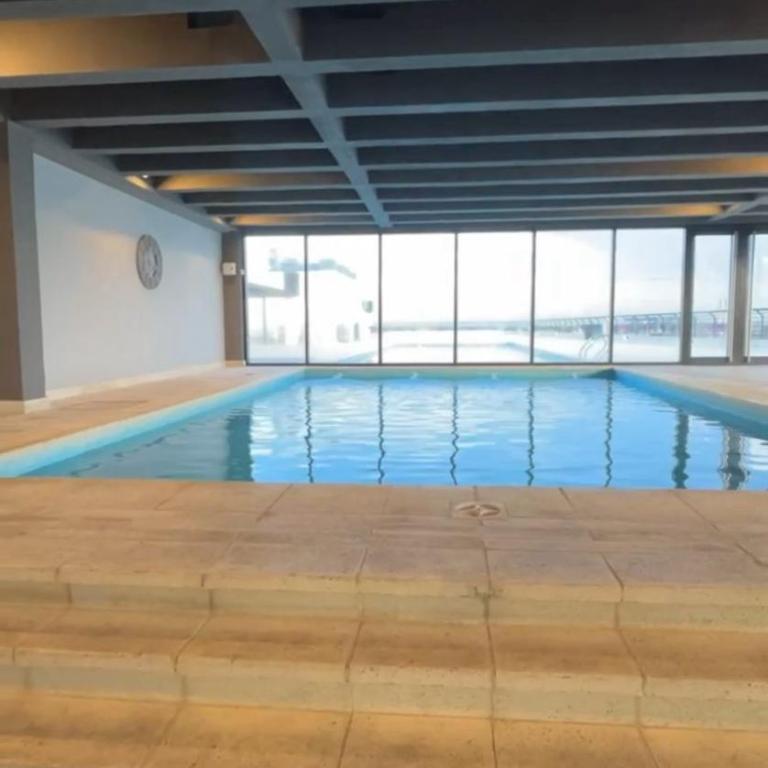Home, spa and working - One-Bedroom Apartment - 9