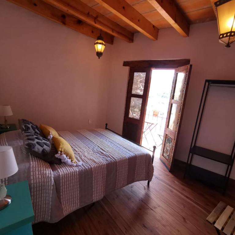 Casa Juan Guanajuato - Studio with Balcony - 14