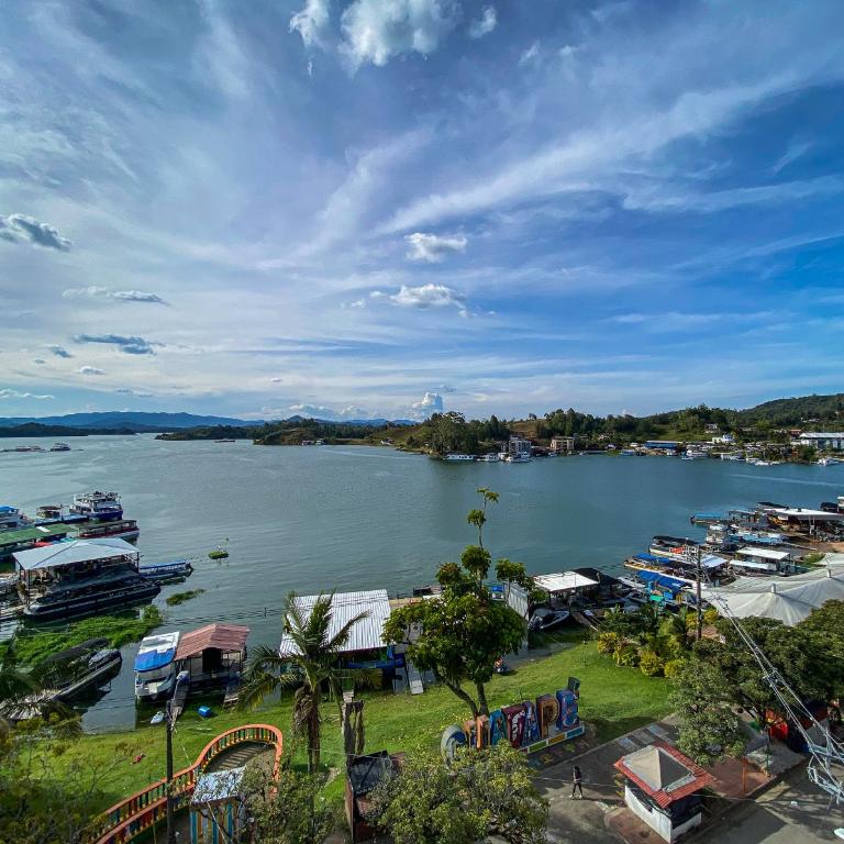 Hermoso Apartamento Frente al Embalse 2 Habs View - Two-Bedroom Apartment - 24